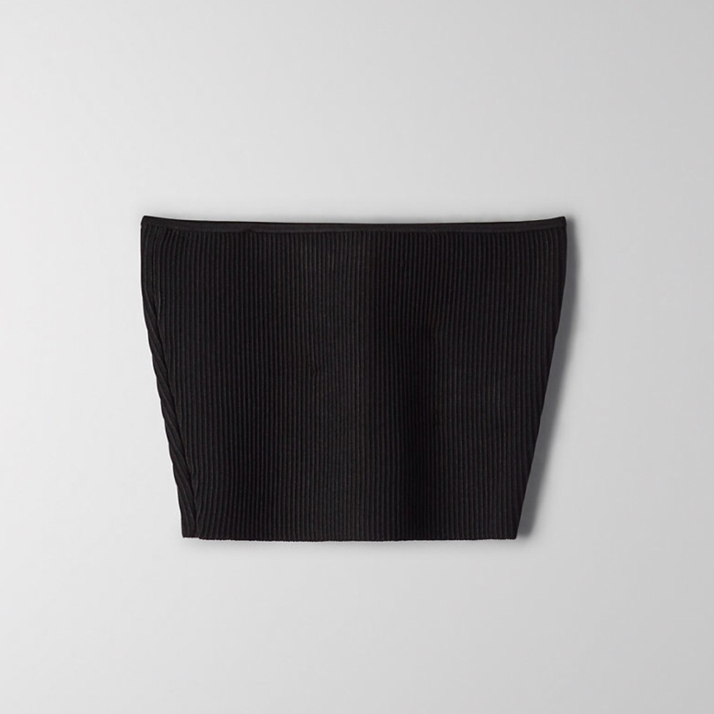 Aritzia Babaton
ESSAMBA TUBE TOP